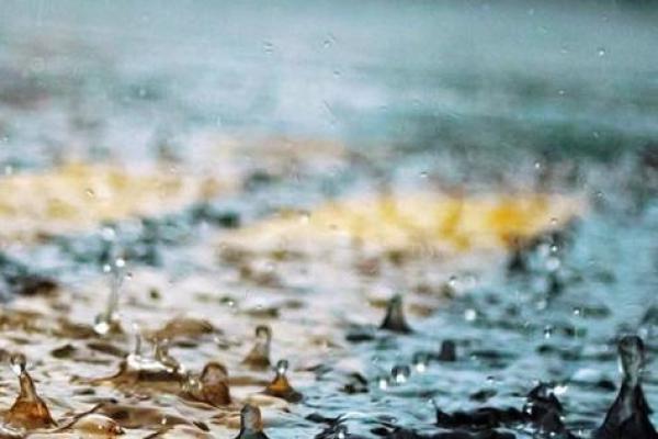 梦见一直下雨 梦见一直下雨