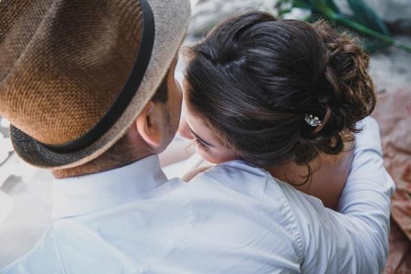 梦见和别的男人结婚