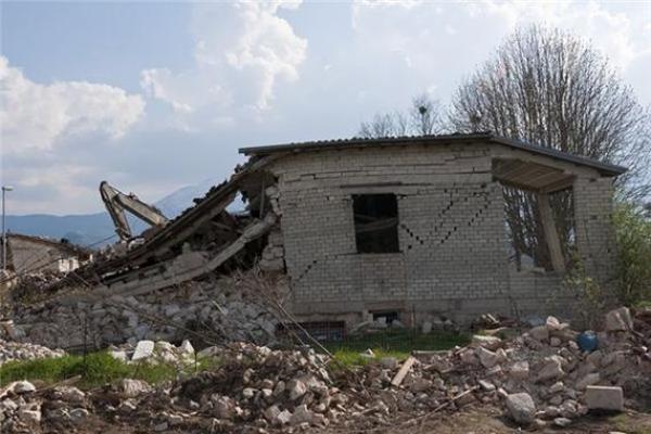 梦见自己的房子塌了 梦见自己的房子塌了