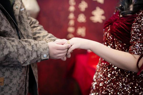 深扒：2025年11月订婚黄道吉日推荐，如何挑选最适合的订婚日期？
